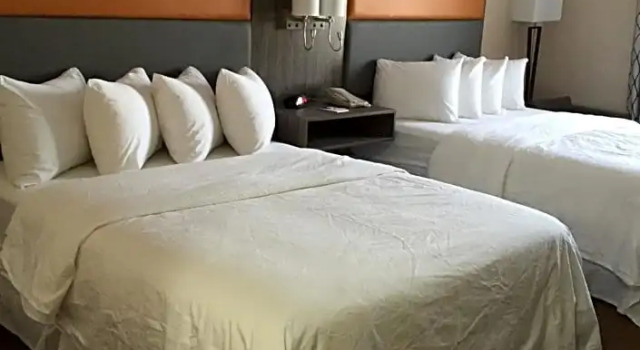 Четырёхместный люкс Southfort Inn