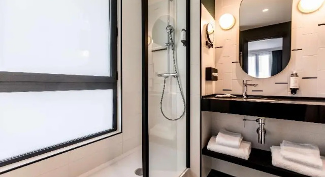 Трёхместный номер Deluxe с балконом Best Western Plus Crystal, Hotel,Bar & Spa