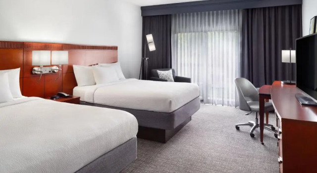 Четырёхместный номер Standard Courtyard by Marriott Tallahassee Downtown/Capital