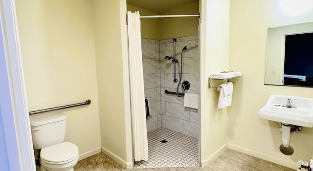 Четырёхместный номер Standard Kings Inn Motel