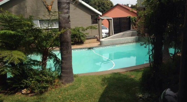No8 Guest House, Забронировать Гостевой дом Гостевые дома West Rand, Гостевой дом