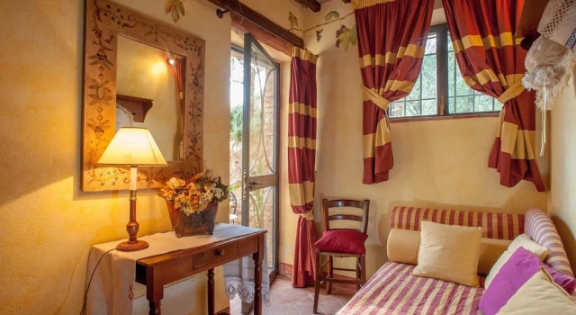 Villa in Lucca with Pool near Tuscan Coast, Book Villa Aquilea Tuscany