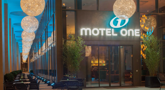 Motel One Dresden am Zwinger, Забронировать Мотель Отели Дрездена с завтраком, рядом с Улица Вайсе Гассе в Дрездене, Завтраки