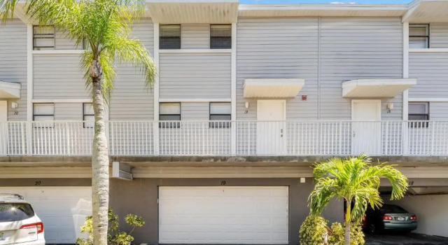 Seashell 19, 2 Bedrooms, Pool Access, WiFi, Sleeps 6, Walk to Beach
