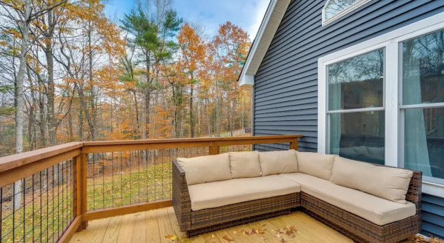 White Mtns Holiday Home! Cabin 1 Mi to Skiing
