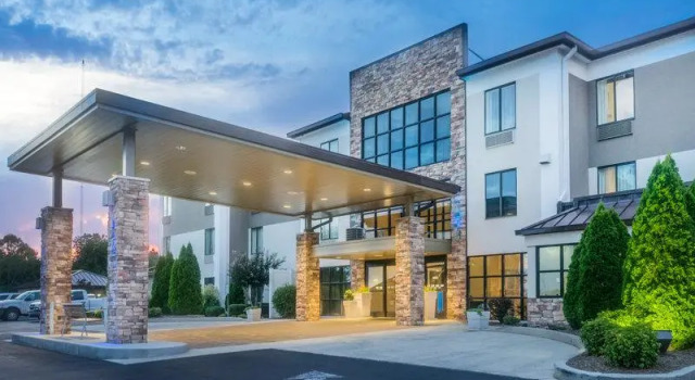Кровать в общем номере Holiday Inn Express Hotel & Suites Fort Payne by IHG