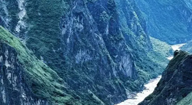 Jijing Xilu Bieyuan｜Starry Canyon Homestay(Hutiaoxia Branch)