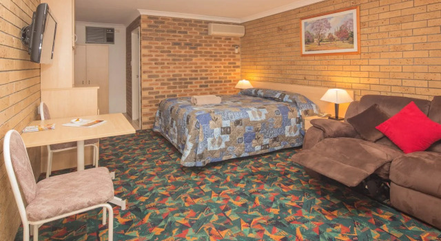 Settlers Motor Inn