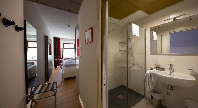 Семейный номер Standard с видом на озеро Hotel Centrale
