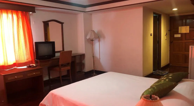 Номер Superior с балконом Interchange Tower Serviced Apartment - SHA Extra Plus