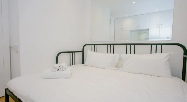 Modern Flat in West Kensington, Забронировать Апартаменты/квартира Лондон Большой Лондон, рядом с Станция метро Kensington (Olympia)
