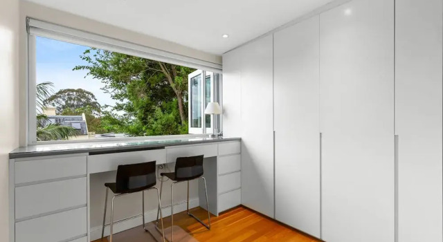 Апартаменты Elegant 1-bed With Study by Balmain Wharf