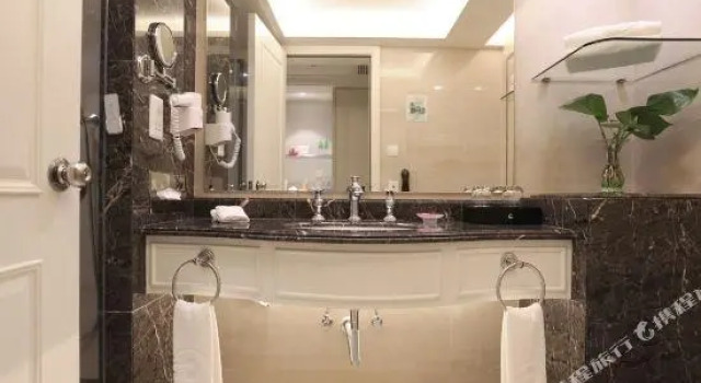 Люкс Deluxe Pantower International Hotel