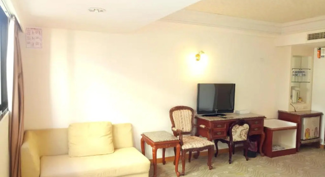 Четырёхместный номер Standard Hua Tong Hotel