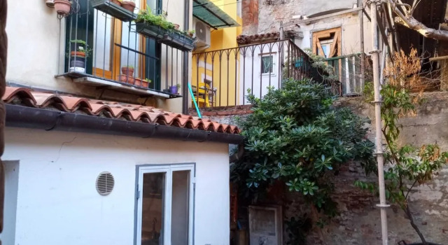 Casa Venice Terrazza su corte 4pax WIFI, Забронировать Апартаменты/квартира Апартаменты Венеции, рядом с Консульство Франции в Венеции, Апартаменты/квартира