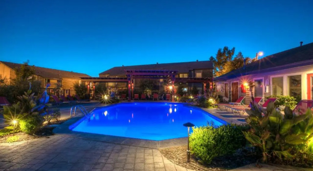 OU Boomer, Pool & Gym, BBQ, Netflix, 100mb Internet, Washer & Dryer, Prenota Appartamento Hotel a Norman con piscina, Piscina