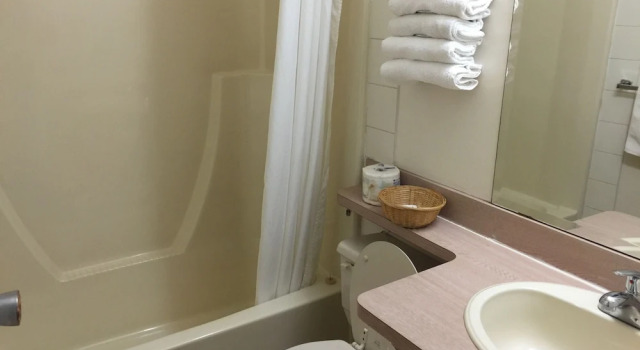 Четырёхместный номер Deluxe Chateau Motel
