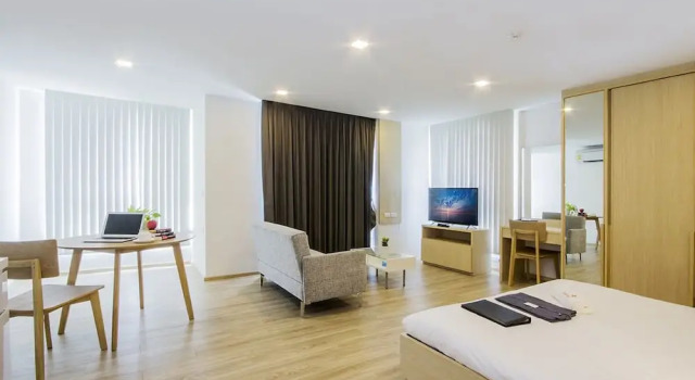 Двухместная студия Premium с балконом Karin Hotel And Serviced Apartment