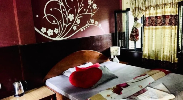 Safari Wildlife Lodge & Camp