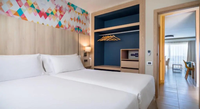 Апартаменты с видом на бассейн Servatur Isora Suites