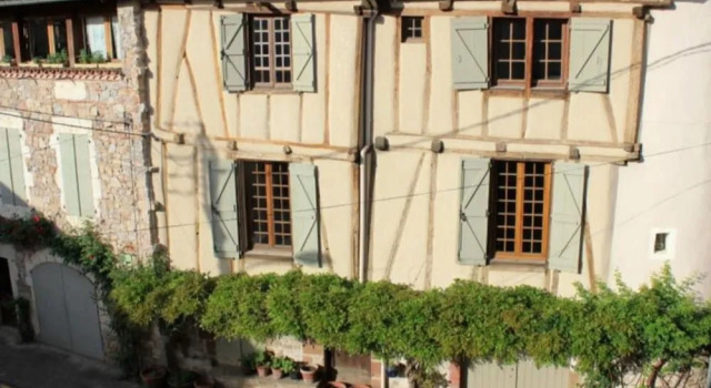La Maison au Puits, Book Hotel Hoteller i Les Cabannes med parkering, Parkering
