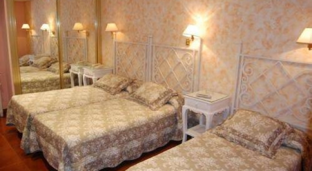 Hostal Goya Suites, Забронировать Отель Отели Саламанки с парковкой, рядом с Monumento a Germán Sánchez Ruipérez, Парковка