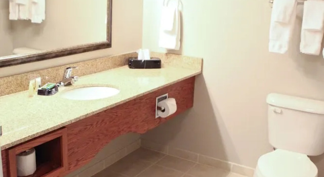 Четырёхместный номер Standard GrandStay Hotel & Suites Perham