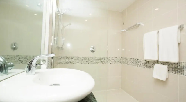 Люкс Premier с балконом и с красивым видом из окна Ela Beach Hotel