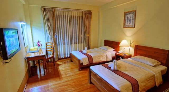 Superior room Shwe Ingyinn Hotel