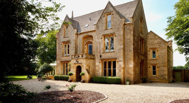 Crestow House