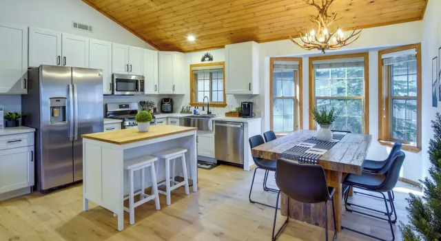 Коттедж Big Bear Lake Retreat w/ Game Room: 1 Mi to Slopes