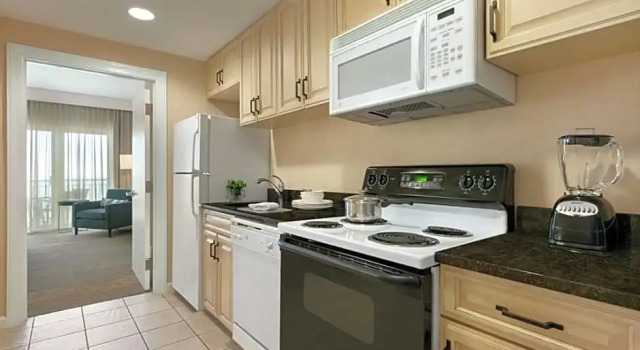 Двухместный люкс c 1 комнатой с видом на бассейн Hilton Suites Ocean City Oceanfront