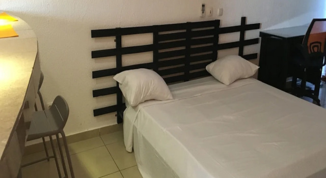 Residence Studio Francois, Boek Appartement Hotels in Abidjan met parkeren, Parkeren