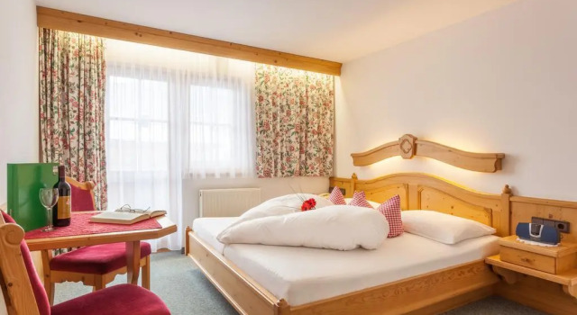 Hotel Garni Hanslerhof " Urlaub am Bauernhof ", Забронировать Отель Герлос Циллерталь