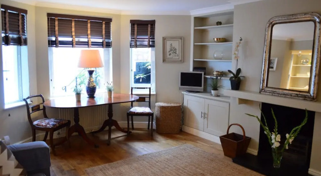 Stylish 2 Bedroom Apartment In London, Забронировать Апартаменты/квартира Лондон Большой Лондон, рядом с Станция метро Kensington (Olympia)