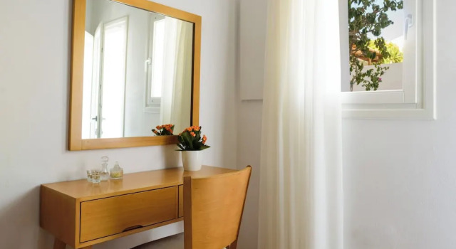 Трёхместный номер Economy Цокольный этаж с балконом Karidis Hotel