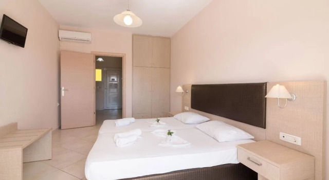 Yakinthos Hotel