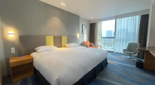 Трёхместный номер Standard Holiday Inn Express Zhengzhou Zhengdong by IHG