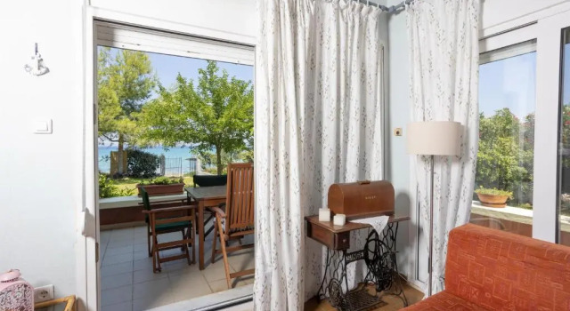 Villa Aurora – Beachfront, 2mins to Mamalouka and Blue Carpet, Book Villa Pefkohori 