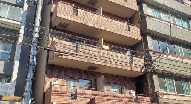 Clio Court Namba East