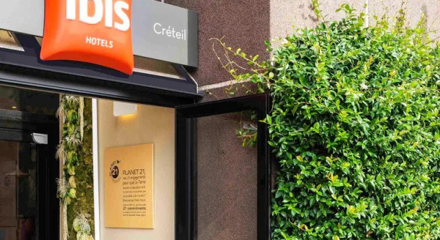 Кровать в общем номере ibis Paris Creteil