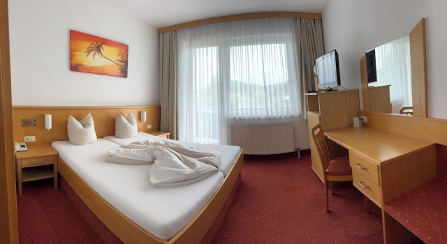 Двухместный номер Classic с балконом и с видом на сад Strandhotel Faak