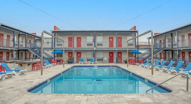 Двухместный номер Standard Sea and Breeze Hotel and Condo