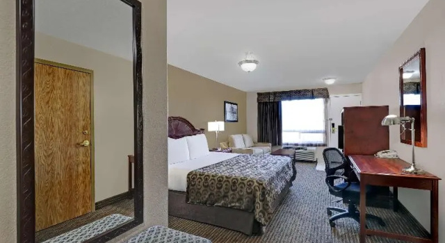 Четырёхместный номер Standard SureStay Plus Hotel by Best Western Drumheller