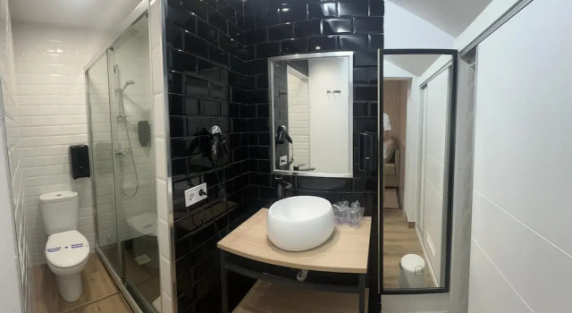 Четырёхместный семейный номер Standard Hotel Zen Airport