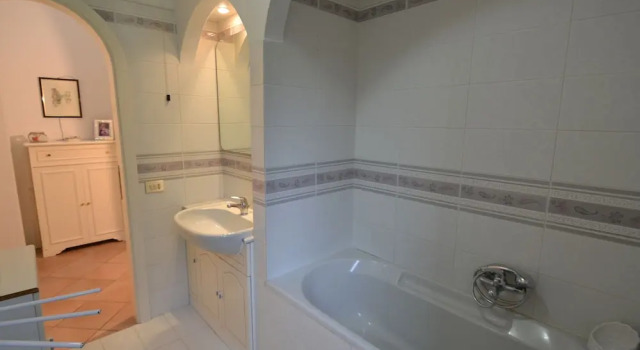 Коттедж Tuscan Villa with Sea Views