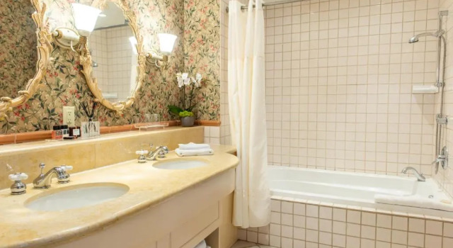 Люкс Old Mill Toronto Hotel