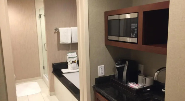 Полулюкс Town & Country Inn and Suites