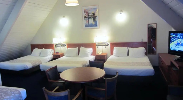 Трёхместный номер Standard Newport Channel Inn