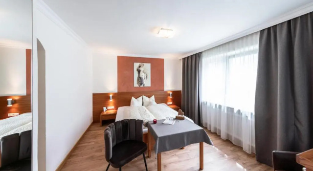 St. Lukas Pension, Đặt Khách sạn Pfunds Tirol